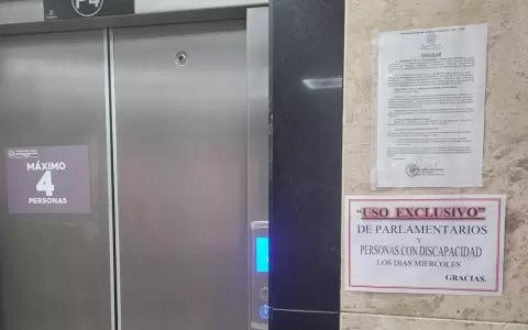 Funcionaria qued� atrapada y desmayada en ascensor del Congreso