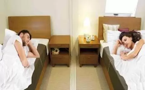 �Dormir en camas separadas es el secreto de un matrimonio feliz?