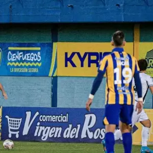 Lucas Barrios deja Luqueño tras roces con la afición auriazul