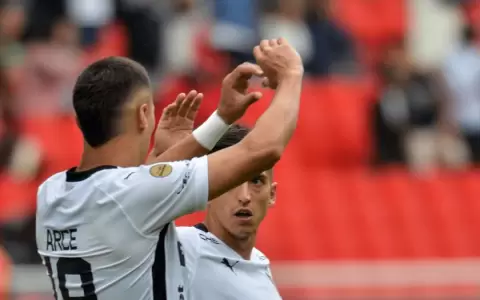 Alex Arce no para de marcar