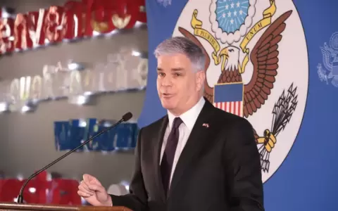 Ostfield tiene papel muy activo con la oposici�n, se�ala Honor Colorado