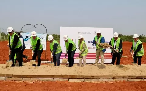 Nuevo Centro Acu�tico es una realidad: la palada inicial del ambicioso proyecto