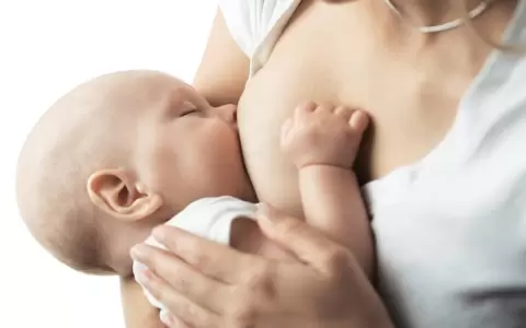 Leche materna favorece sue�o del beb� por su mayor contenido de melatonina en las noches