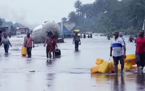 Nigeria: incendio de barco carguero deja al menos 20 muertos
