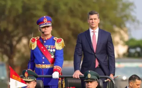 Pe�a anuncia pr�xima inversi�n de USD 500 millones para las FF. AA.