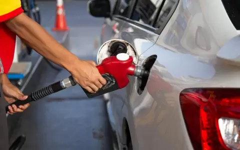 Buscan sancionar a estaciones de servicios por suba injustificada de precios de combustible.
