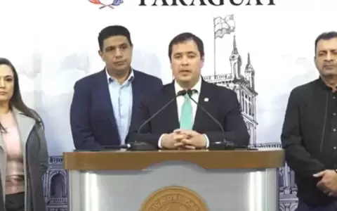 Diputados colorados insisten a Pe�a que cambie a Riera y Ben�tez