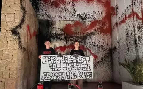Activistas clim�ticos atacan la casa de Lionel Messi y le dejan un fuerte mensaje