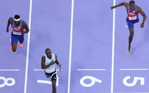 �Letsile Tebogo sorprende en los 200 metros lisos y se lleva el oro!