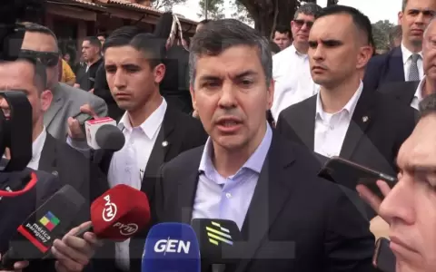 Presidente anima a los empresarios a que sigan invirtiendo para generar m�s empleo en el pa�s