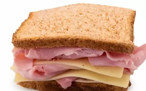 Estudio revela riesgos de comer dos lonchas de jam�n al d�a