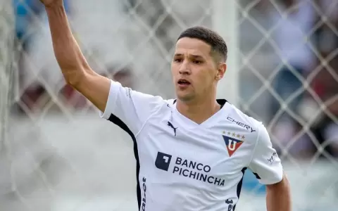 Alex Arce marca un doblete en la goleada de LDU