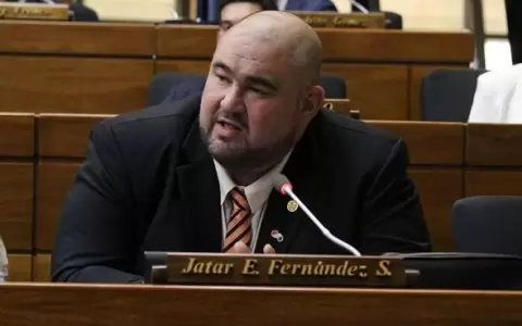 Jatar culpa a la oposici�n y al pueblo por falta de empleo
