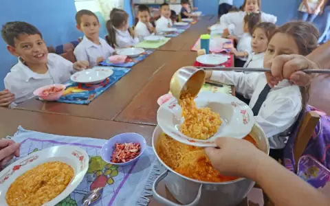 Programa Hambre Cero est� en marcha en 2.600 escuelas de todo el pa�s