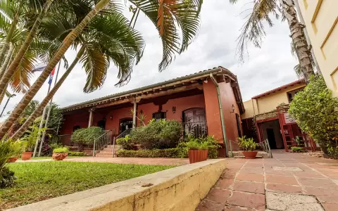 Principio de incendio en la Manzana de la Rivera fue controlado sin mayores da�os