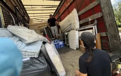 El papa env�a camiones con comida, ropa y medicinas a Ucrania