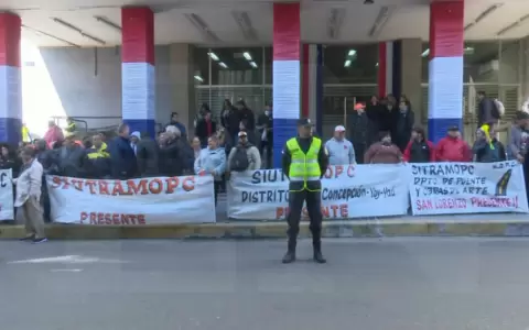 Sindicalistas del MOPC se manifiestan exigiendo reajuste salarial y cumplimiento de promesas