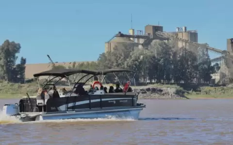 Proyecto explora opciones de transporte fluvial y tur�stico desde It� Enramada a Villeta