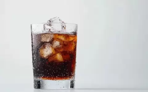 �Qu� le pasa al cuerpo cuando consumimos gaseosas azucaradas?
