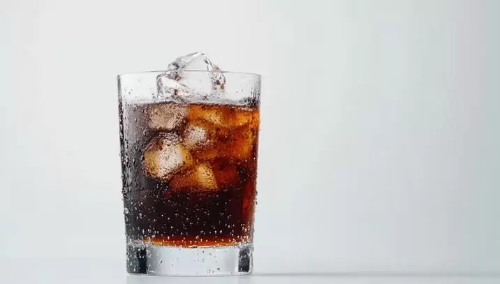 ¿Qué le pasa al cuerpo cuando consumimos gaseosas azucaradas?