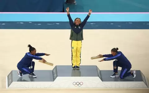 Rebeca Andrade habl� sobre la foto viral con Simone Biles
