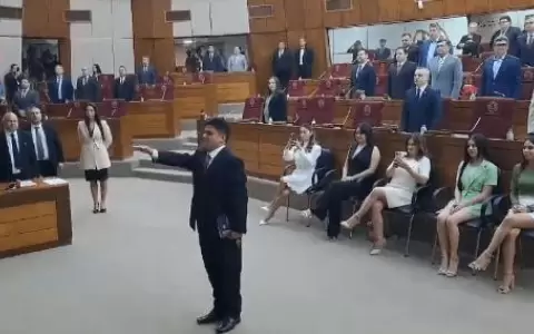 Santiago Ben�tez prest� juramento ante la C�mara de Diputados