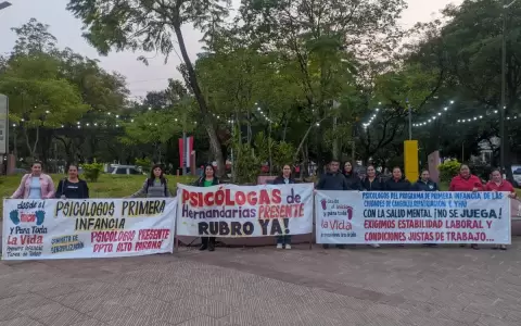 Psic�logos de escuelas se manifiestan exigiendo al MEC estabilidad laboral