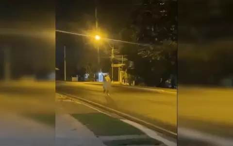 Hombre de palabra: cumpli� una ins�lita apuesta que realiz� si Paraguay le ganaba a Brasil