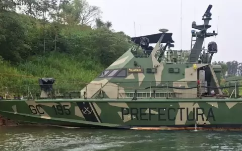 Presuntos contrabandistas atacan a Prefectura Argentina desde costa paraguaya