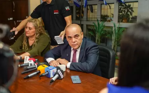 Presidente del Senado investigar� uso de veh�culo por parte de senadora y su pareja