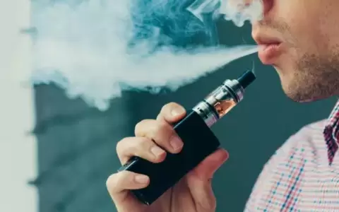 Avanza proyecto de ley para prohibir la venta de vapeadores a menores de edad
