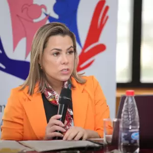 Debate sobre huso horario: senadores oficialistas plantean cambiar hora de entrada en escuelas