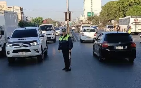 Reportan caos vehicular con el nuevo sem�foro en Mcal. L�pez y Pitiantuta