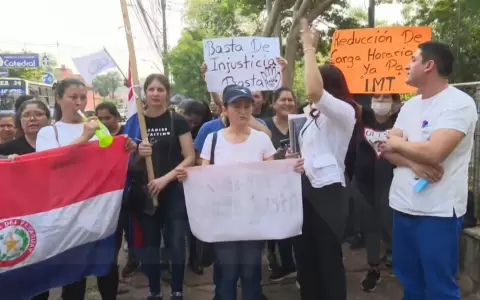 Profesionales de Enfermer�a se manifiestan frente al Instituto de Medicina Tropical