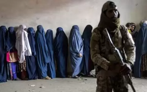 Talibanes niegan acceso a las mujeres en espacios p�blicos, pero afirman que no hay discriminaci�n