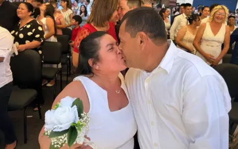 Boda comunitaria frente al Pante�n de los H�roes, 51 parejas se casaron por civil
