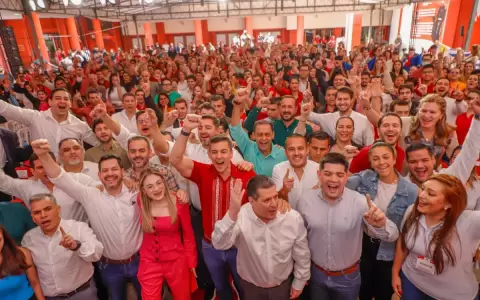 Juventud colorada celebra su d�a con un acto encabezado por Cartes, Pe�a y Alliana