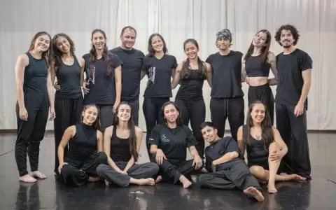 Estreno de la obra "Flores para Flores: transitando guaranias", en el Teatro de las Am�ricas