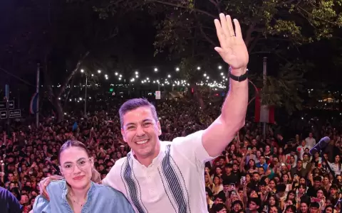 Abuchean a Santiago Pe�a durante concierto en calle Palma