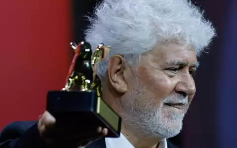 Pedro Almod�var hace historia: Le�n de Oro en Venecia por su primer filme en ingl�s