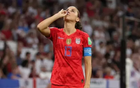 Alex Morgan anuncia su retiro