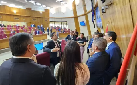 Diputados no logr� cu�rum para tratar cambio de horario, presidente llama a una extra