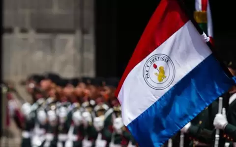 Pol�mica por intenci�n de colorados de volver a la bandera de �poca de la dictadura