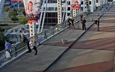 Bon Jovi le salv� la vida a una mujer que se estaba por tirar de un puente
