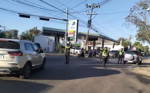 Manifestaci�n ind�gena bloquea la Avda. Gral Santos y Artigas