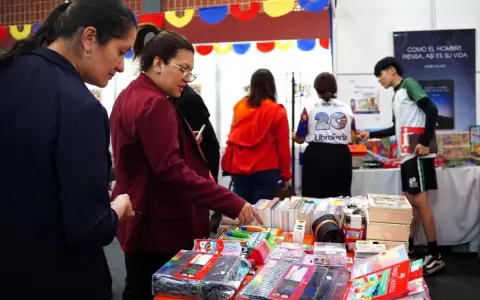 Libroferia Encarnaci�n contin�a con muchas propuestas