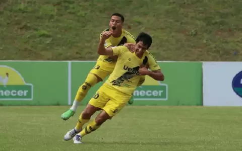 �25 metros!: el golazo de tiro libre para el ascenso de Recoleta