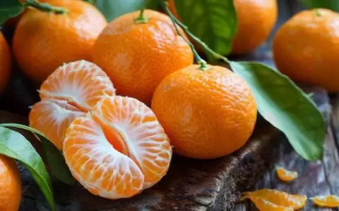 La fruta llena de vitamina C con alto porcentaje de agua que ayuda a bajar de peso