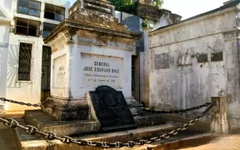 Tour hist�rico por el cementerio de la Recoleta: �Por las moradas de los ilustres�