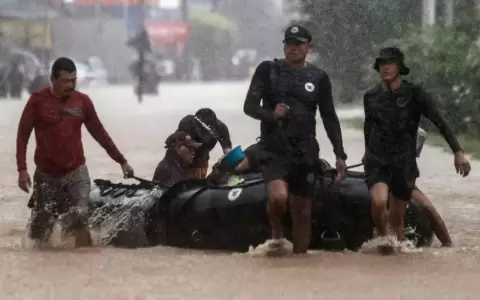 Hurac�n John deja 9 muertos y graves inundaciones en el sur de M�xico
